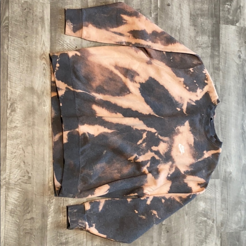 Grey Nike Crew Neck Longsleeve.